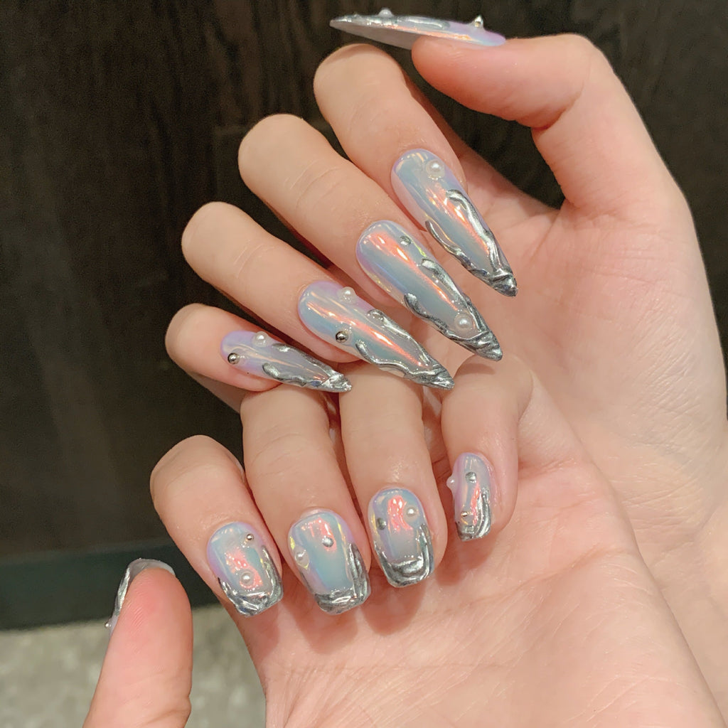 365nails: "Mercury Aura" – Iridescent Chrome Flame Stiletto Nails