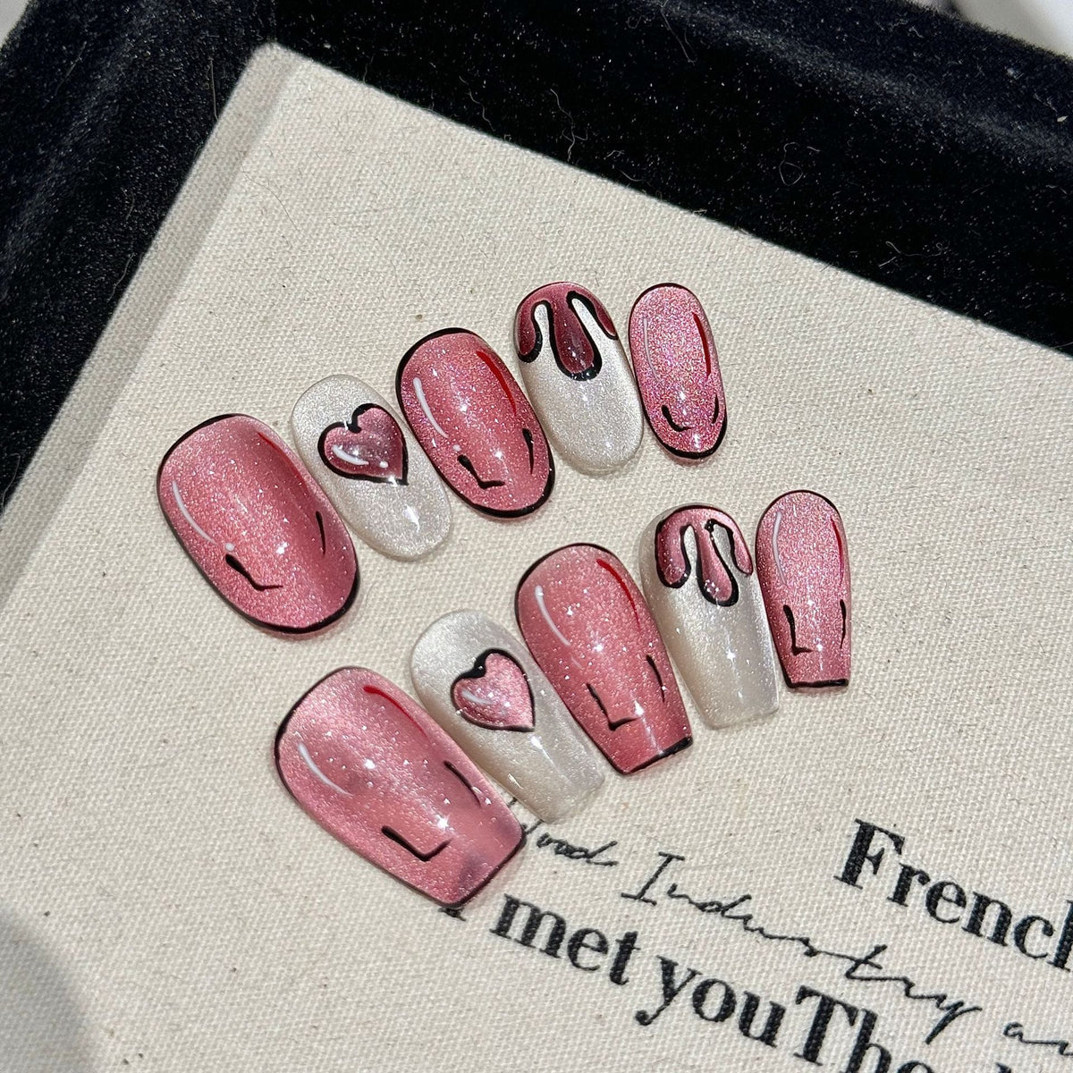 365nails: "Comic Heart" – 3D Hand-Painted Cartoon & Glitter Cat Eye Handmade Almond Nails